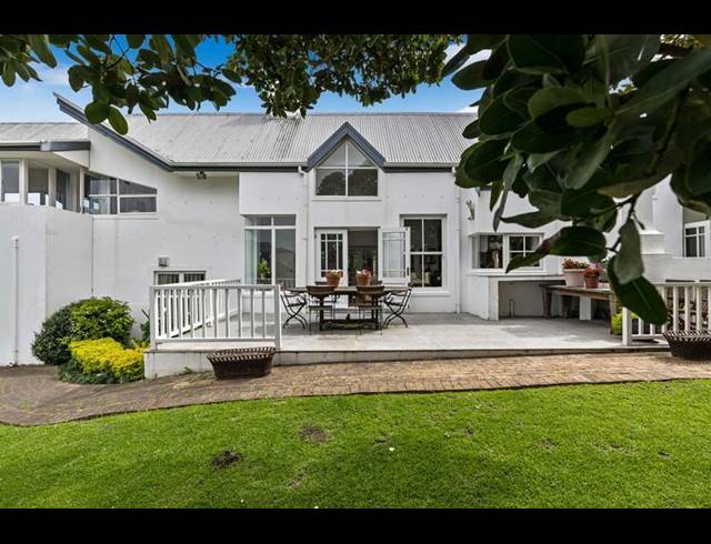 6 BEDROOM HOUSE FOR SALE IN BERG EN DAL